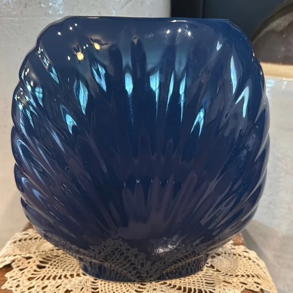 Blue Vase with Floral Design - Picture 6 of 10